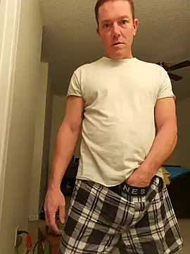 Bigtater1999 live sex cam