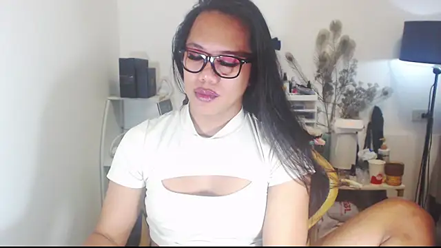 hugecockyurikaa live sex cam