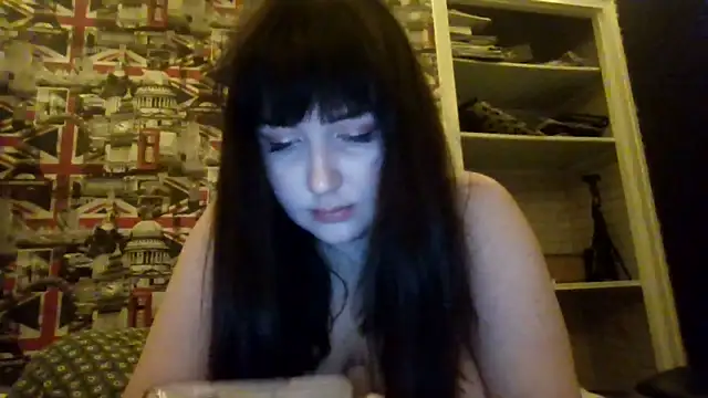 Lynylou live sex cam