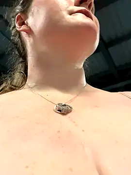 BustyBonnieUK live sex cam