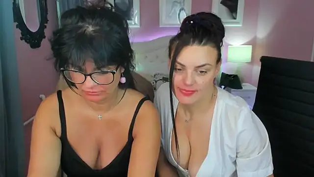 EricaAndPenelopa live sex cam