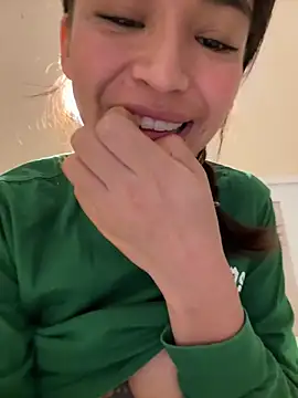 Adriennesexxx live sex cam