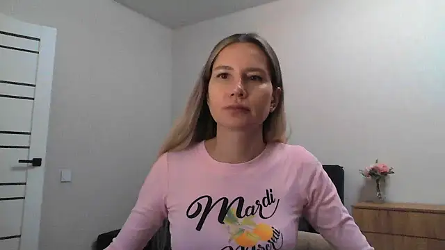 Tavriena live sex cam