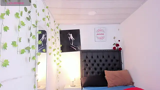 ScarlettVell live sex cam