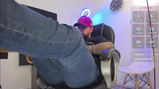 Ethan_Castellano live sex cam