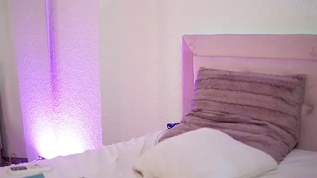 SelinaBella live sex cam