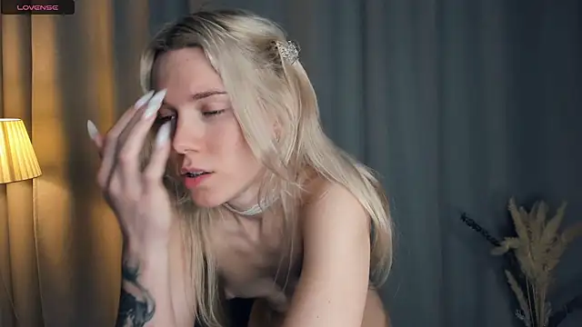 DianeHonnette live sex cam