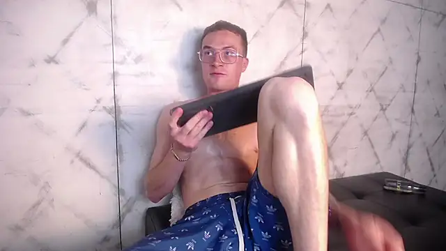 Lil_James live sex cam