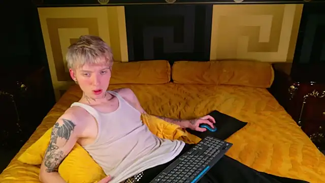 TRAVIS_CLAS live sex cam