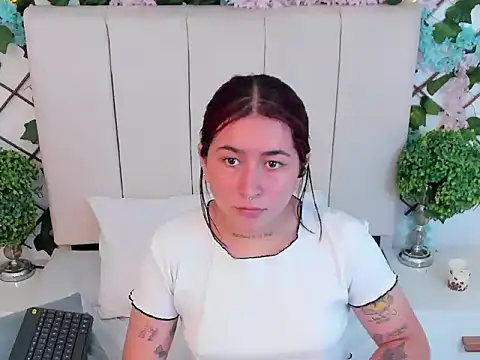 CharlotteBlossom live sex cam