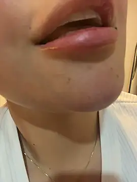 sukhakunis1 live sex cam