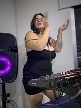 horny_roomiess live sex cam