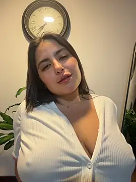 sukhakunis1 live sex cam