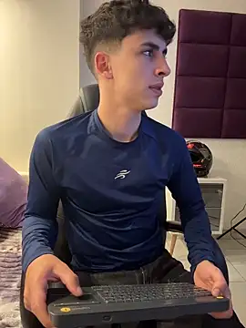 AdrianRinaldi live sex cam