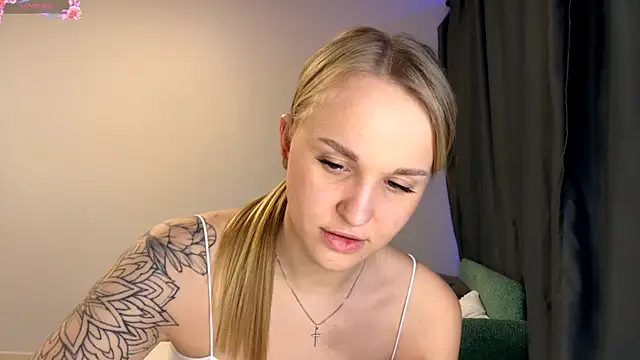 TanekaBoitel live sex cam