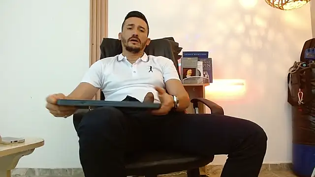 Reiko_85_ live sex cam