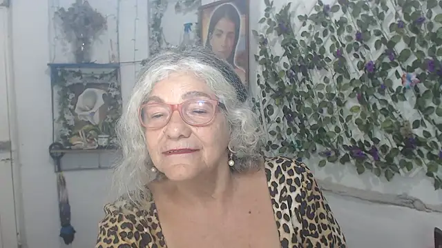 FunnyGrandma live sex cam