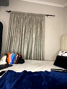 Bustygoddess32 live sex cam