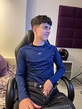 AdrianRinaldi live sex cam