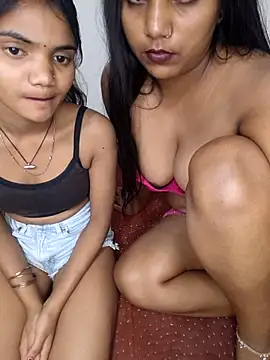 Unique_MomandDaughterrs live sex cam