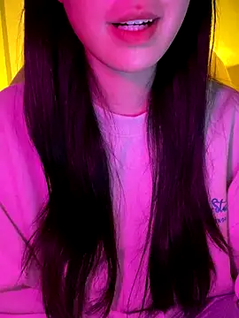 Uyennii02 live sex cam