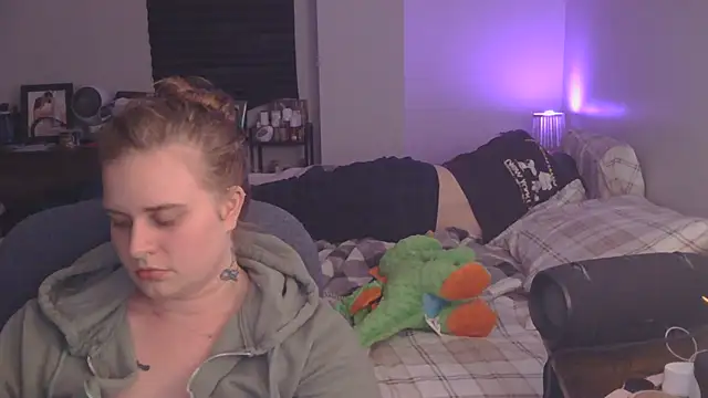 Sexyblonde12344 live sex cam