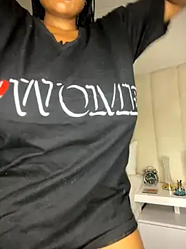 Bustygoddess32 live sex cam