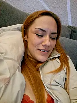 SlimBellaa live sex cam