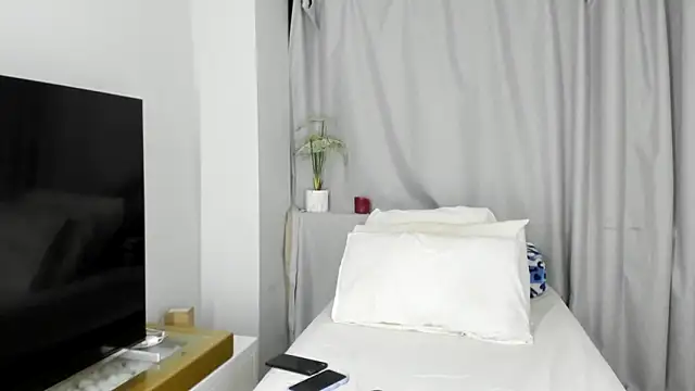 ConnieSmall24 live sex cam