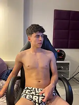AdrianRinaldi live sex cam