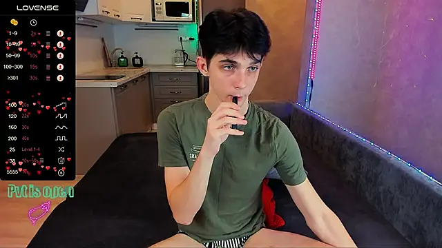 Aaron_Boom live sex cam