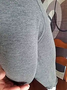 Woonee1680 live sex cam