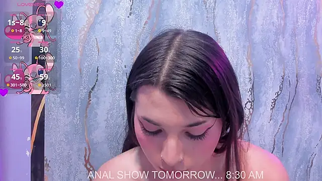 lucrecia_sucker live sex cam