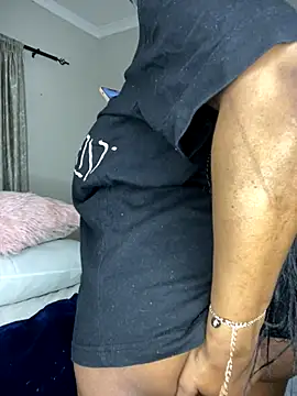 Bustygoddess32 live sex cam