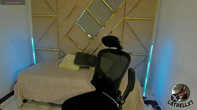 Latrellx7 live sex cam