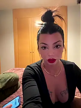 Noeliagglow live sex cam