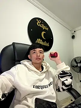 nico_18x live sex cam