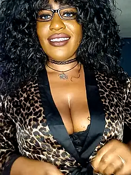 AmazonianMistress live sex cam