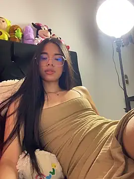 Milleradhara24 live sex cam