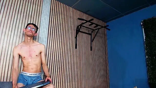 ZyroNight live sex cam