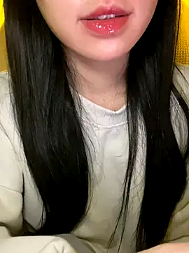 Uyennii02 live sex cam