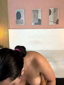 ZaraFoxx7 live sex cam