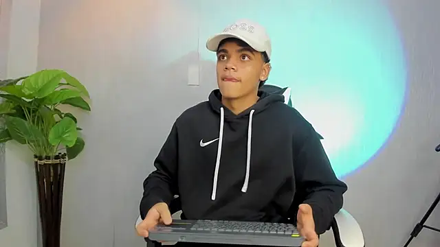 Isaac_Collins_ live sex cam