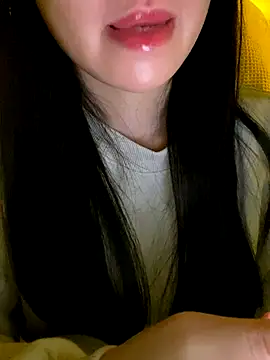 Uyennii02 live sex cam