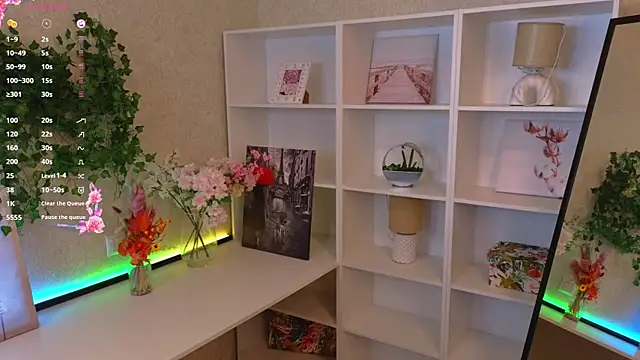 TraciMyntti live sex cam