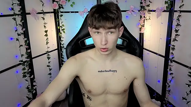 Maxwellchiik live sex cam