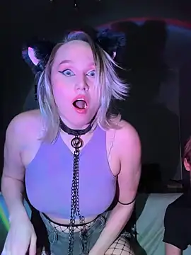 CrystaLuna69 live sex cam