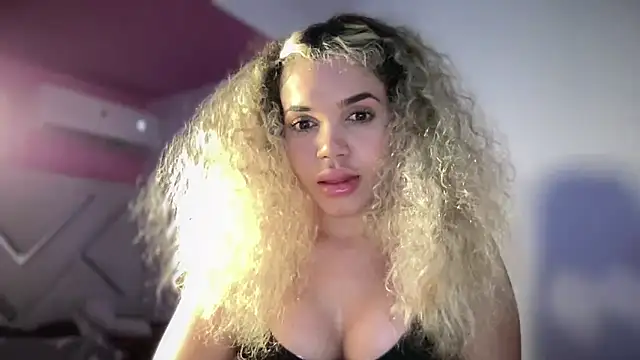 brithneysquirt live sex cam