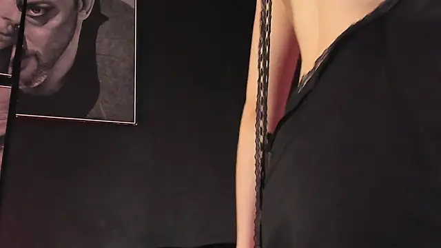 LolaMustaine_ live sex cam