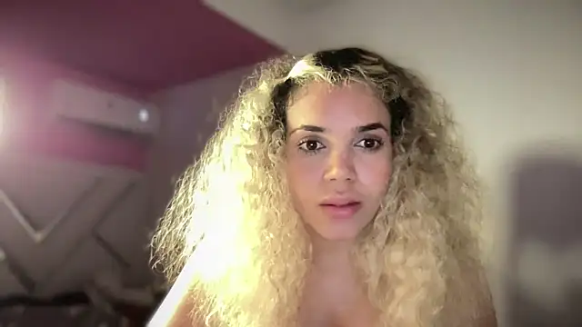 brithneysquirt live sex cam